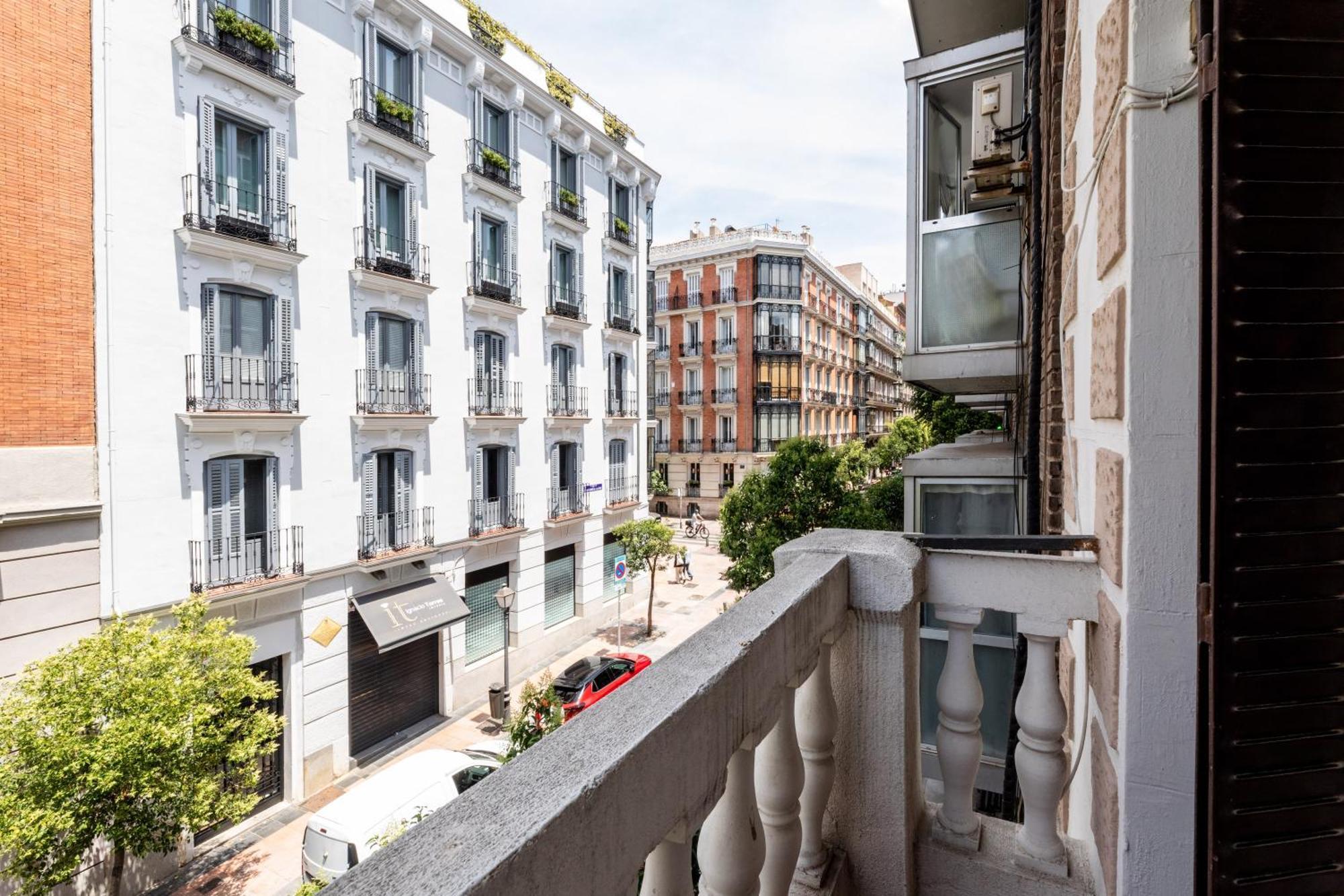 Montaber Apartments - La Paz Market Madryt Zewnętrze zdjęcie