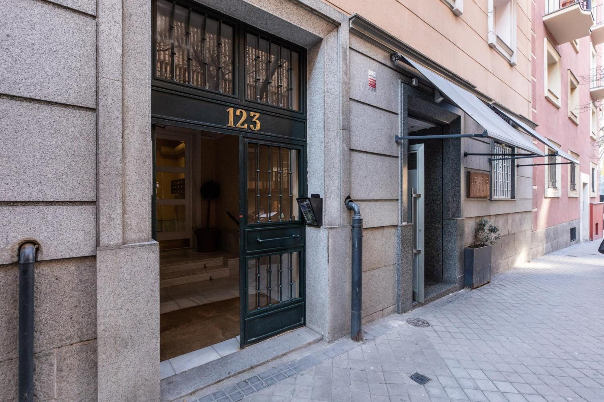 Montaber Apartments - La Paz Market Madryt Zewnętrze zdjęcie